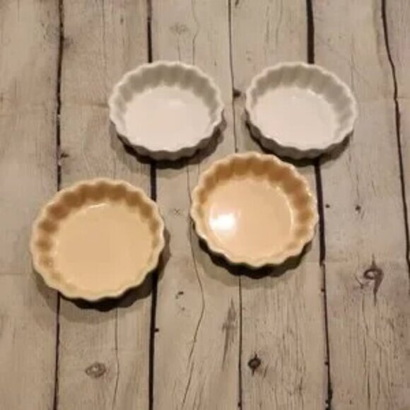 LE CREUSET mini baking tart dishes pie plates set of 4 fluted - Picture 2 of 5
